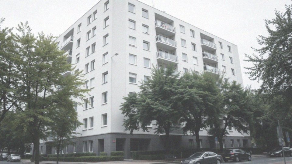 Jakie są różnice między sprzedażą prywatną a działalnością gospodarczą w przypadku mieszkań?